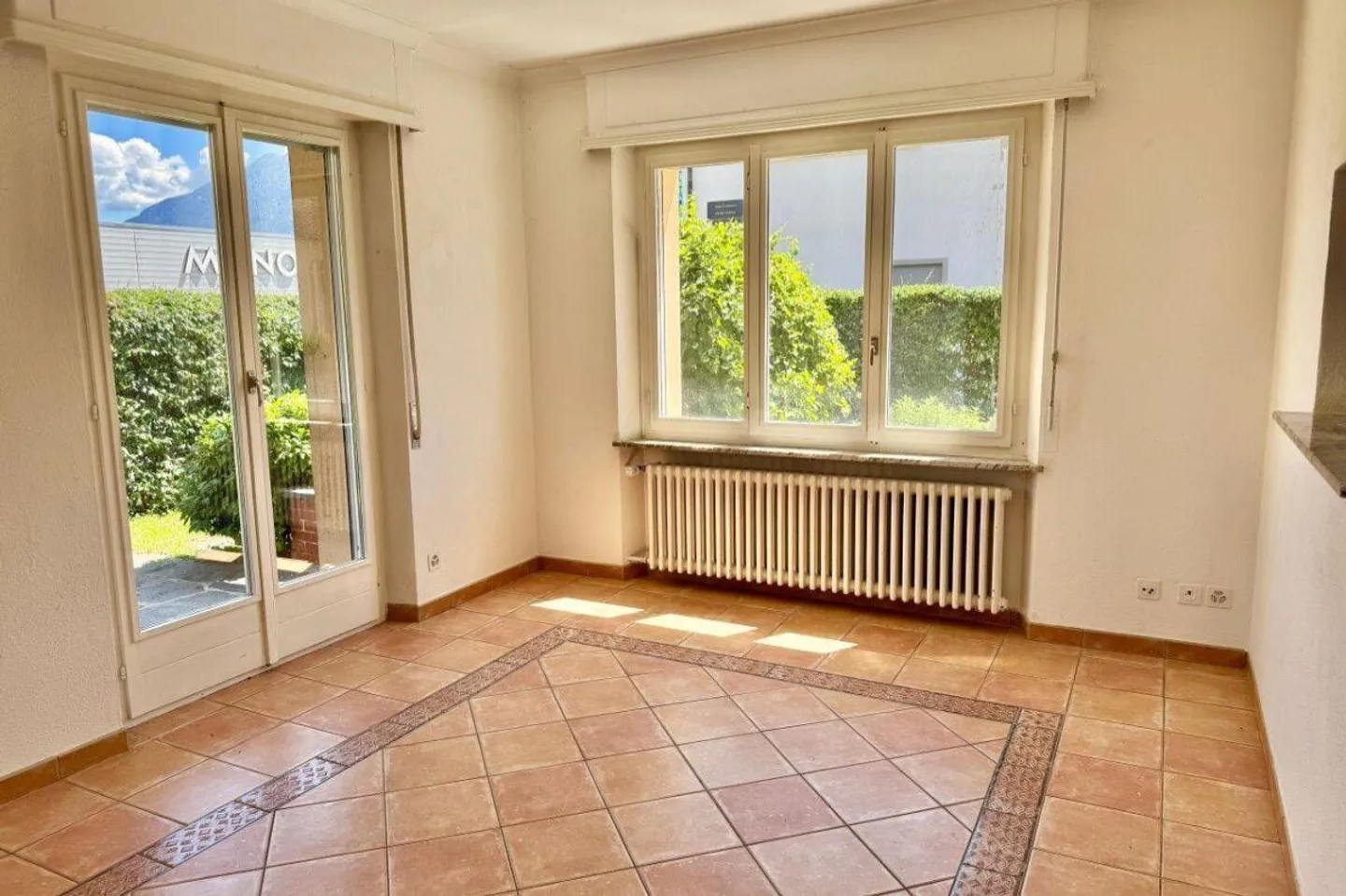 Semi-detached house with large spaces, garage and workshop - Photo 9 of 12