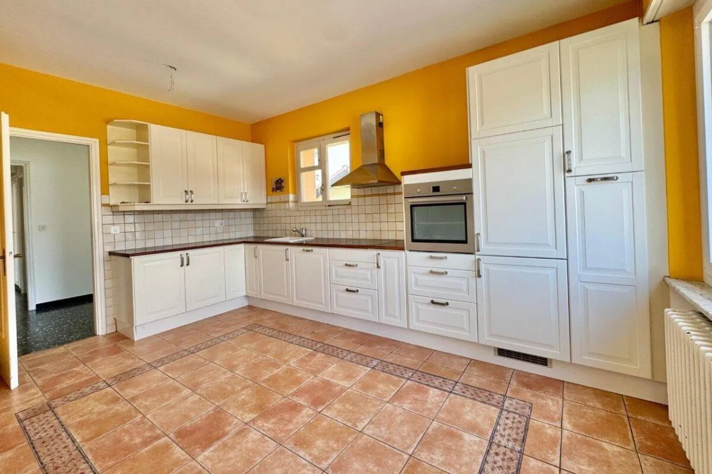 Semi-detached house with large spaces, garage and workshop - Photo 11 of 12