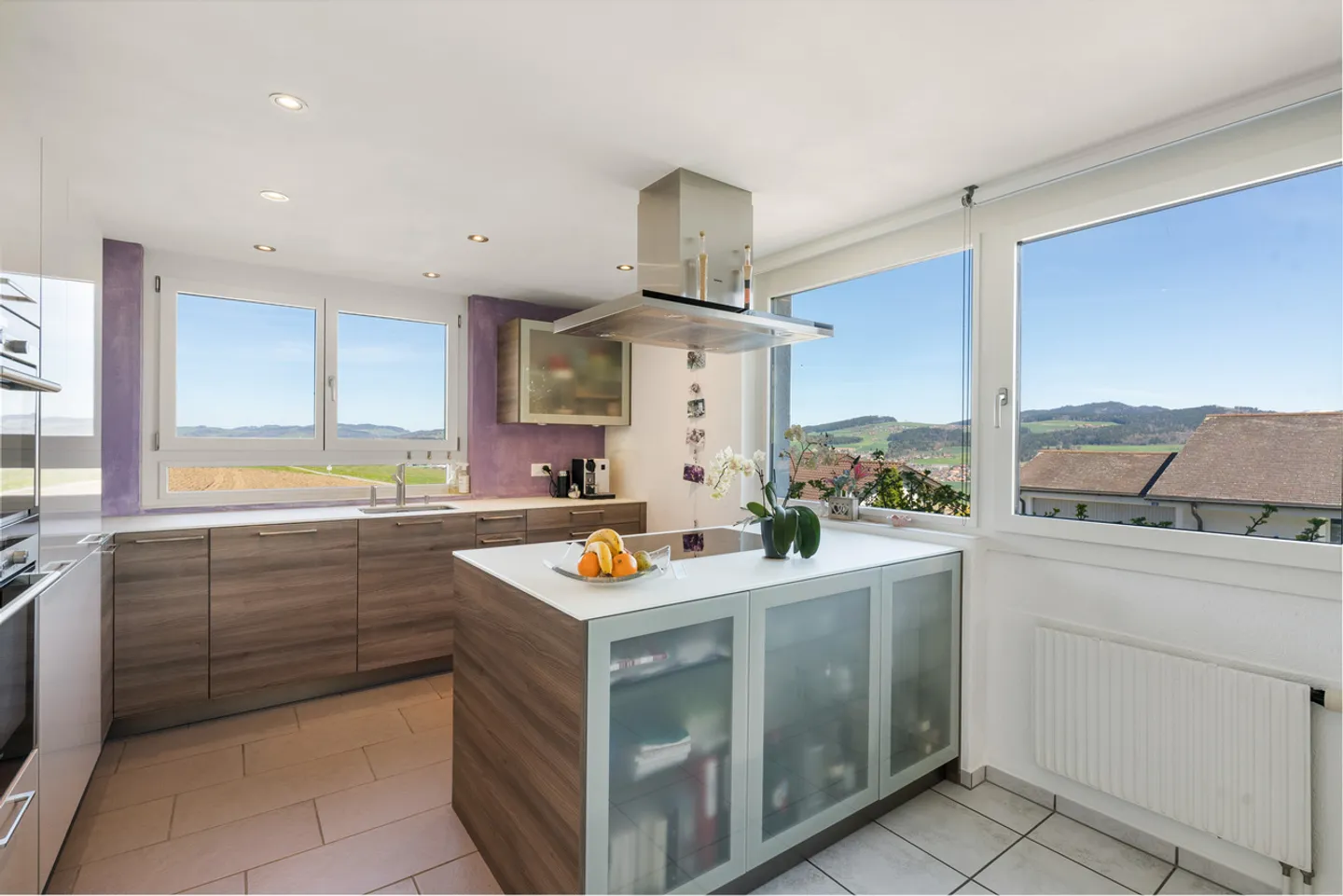 Maison individuelle détachée, baignée de soleil, avec beaucoup d'espace extérieur - Photo 5 sur 11