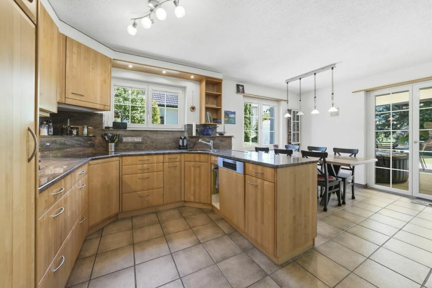 Detached family house with charm, privacy and sunny garden paradise - Photo 12 of 30