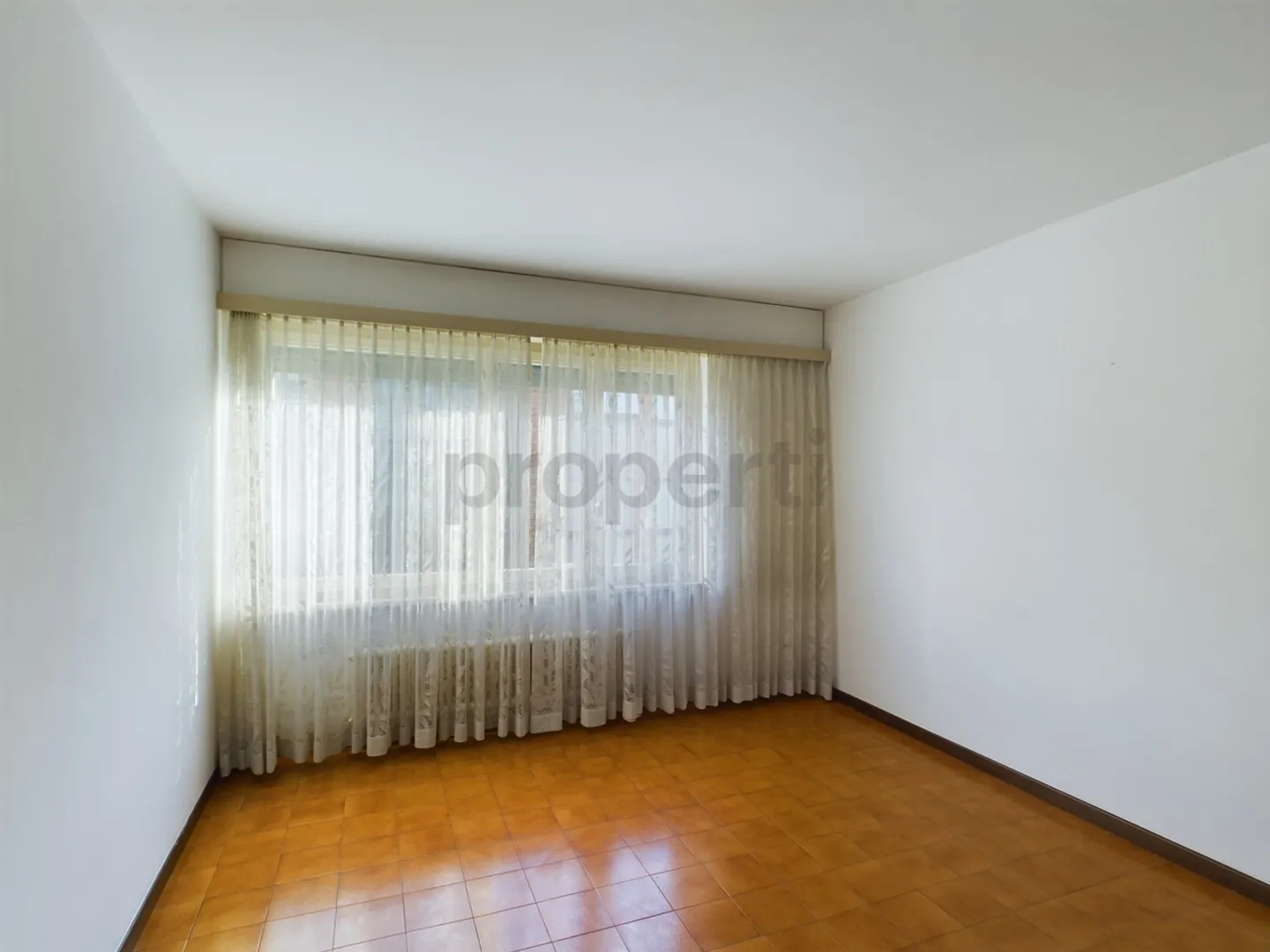Bright 2.5-room apartment in a strategic location in Mendrisio - Photo 3 of 8
