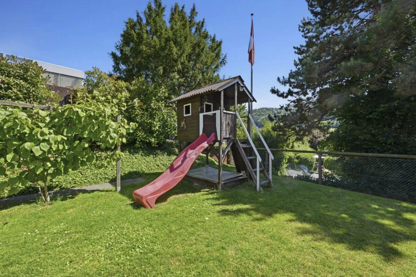 Detached family house with charm, privacy and sunny garden paradise - Photo 27 of 30
