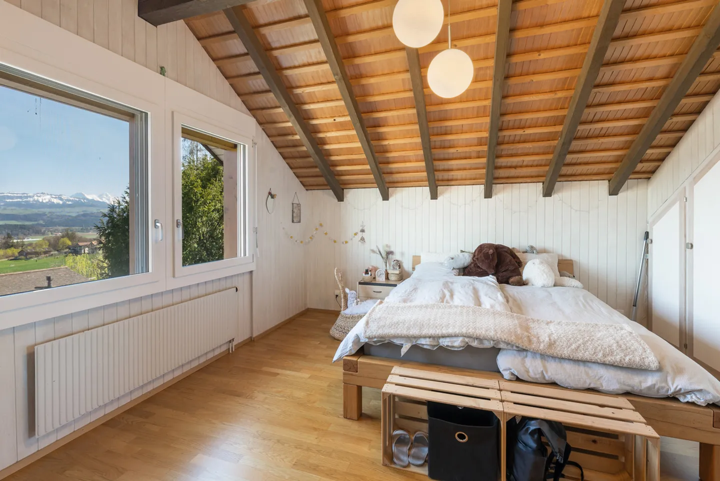 Maison individuelle détachée, baignée de soleil, avec beaucoup d'espace extérieur - Photo 9 sur 11