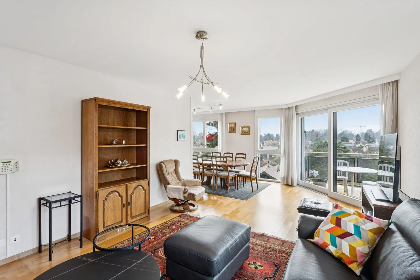 Spacious 5-Room Apartment - Photo 2 of 13