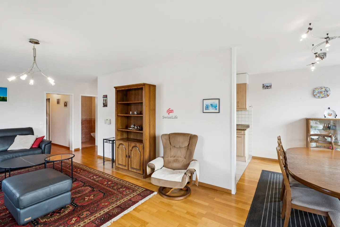 Spacious 5-Room Apartment - Photo 4 of 13