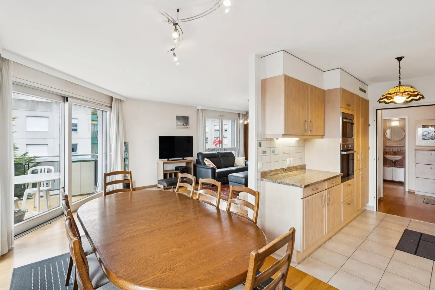 Spacious 5-Room Apartment - Photo 5 of 13