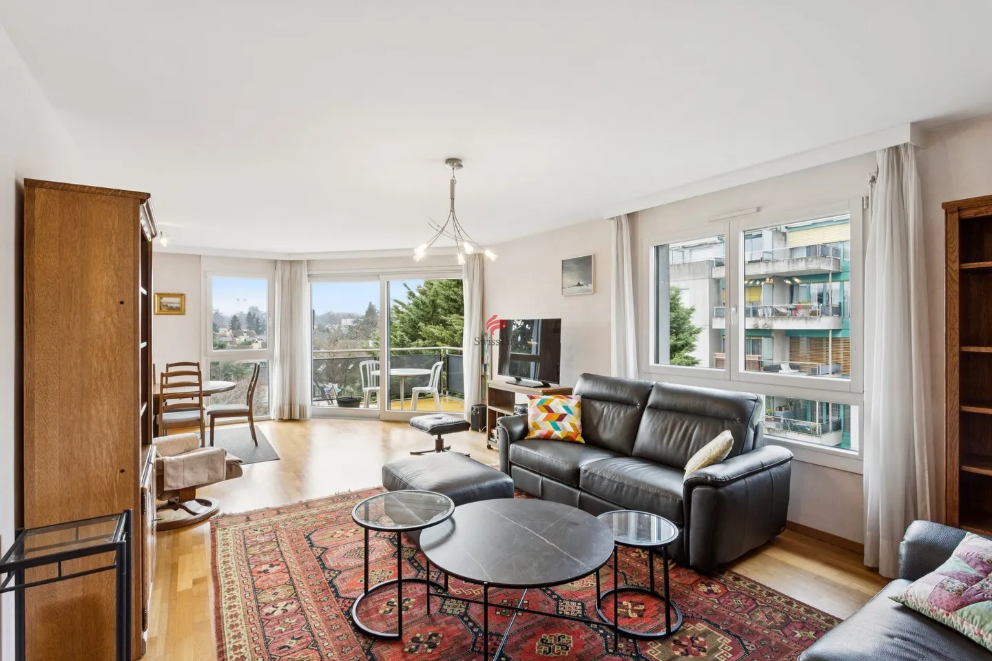 Spacious 5-Room Apartment - Photo 3 of 13