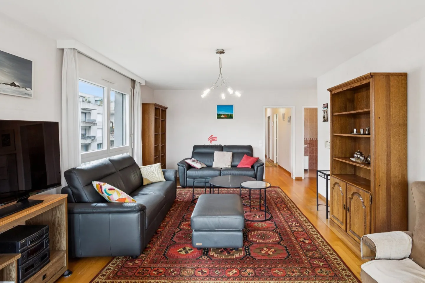 Spacious 5-Room Apartment - Photo 7 of 13