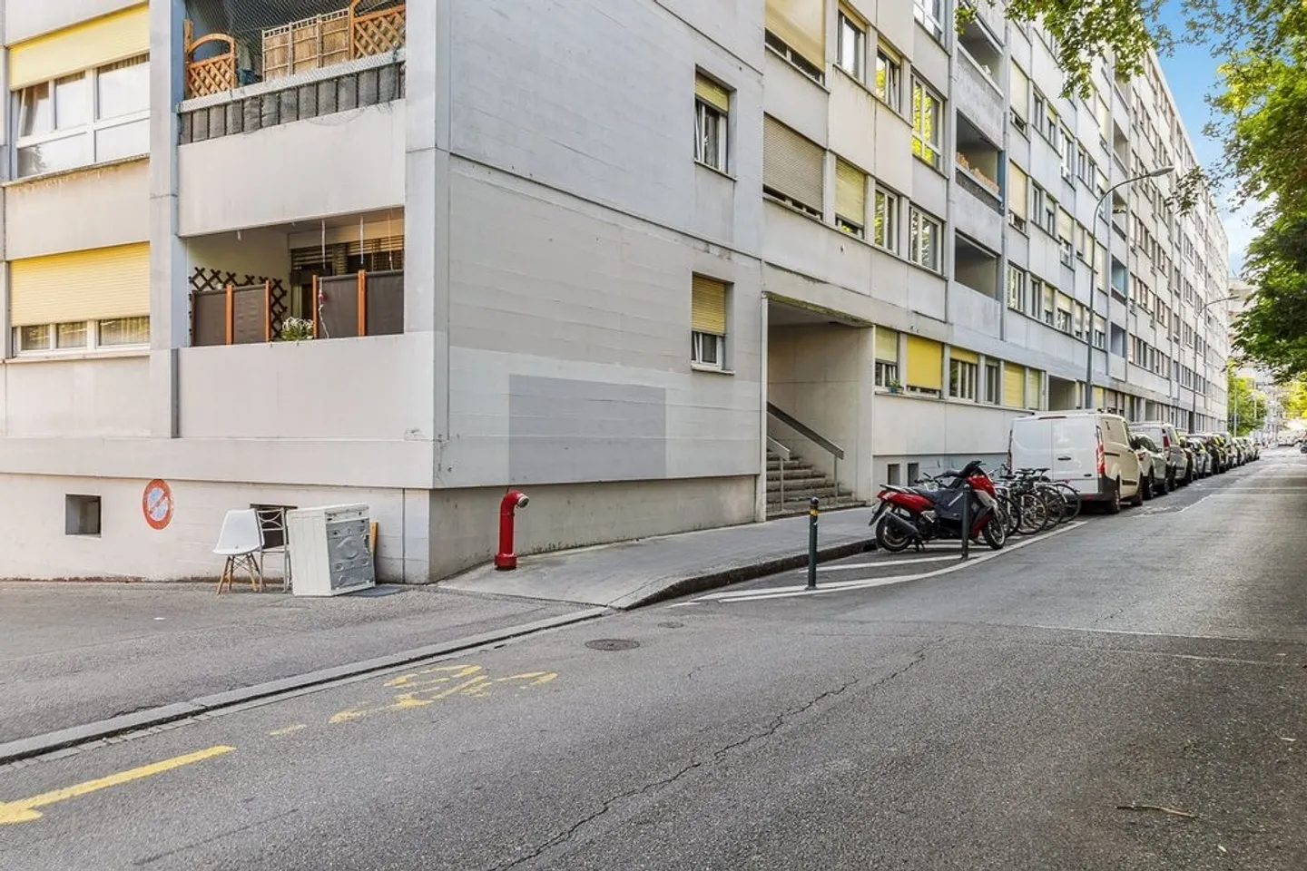 Garage with charging station for electric vehicle - Photo 1 of 1