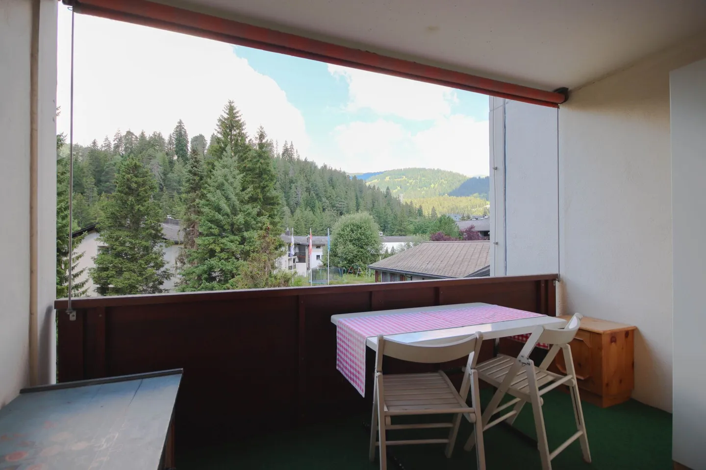 Appartamento per vacanze 1½ camere parzialmente ristrutturato al 2° piano vicino agli impianti di risalita di Laax nel 'Rancho' - Foto 11 di 15