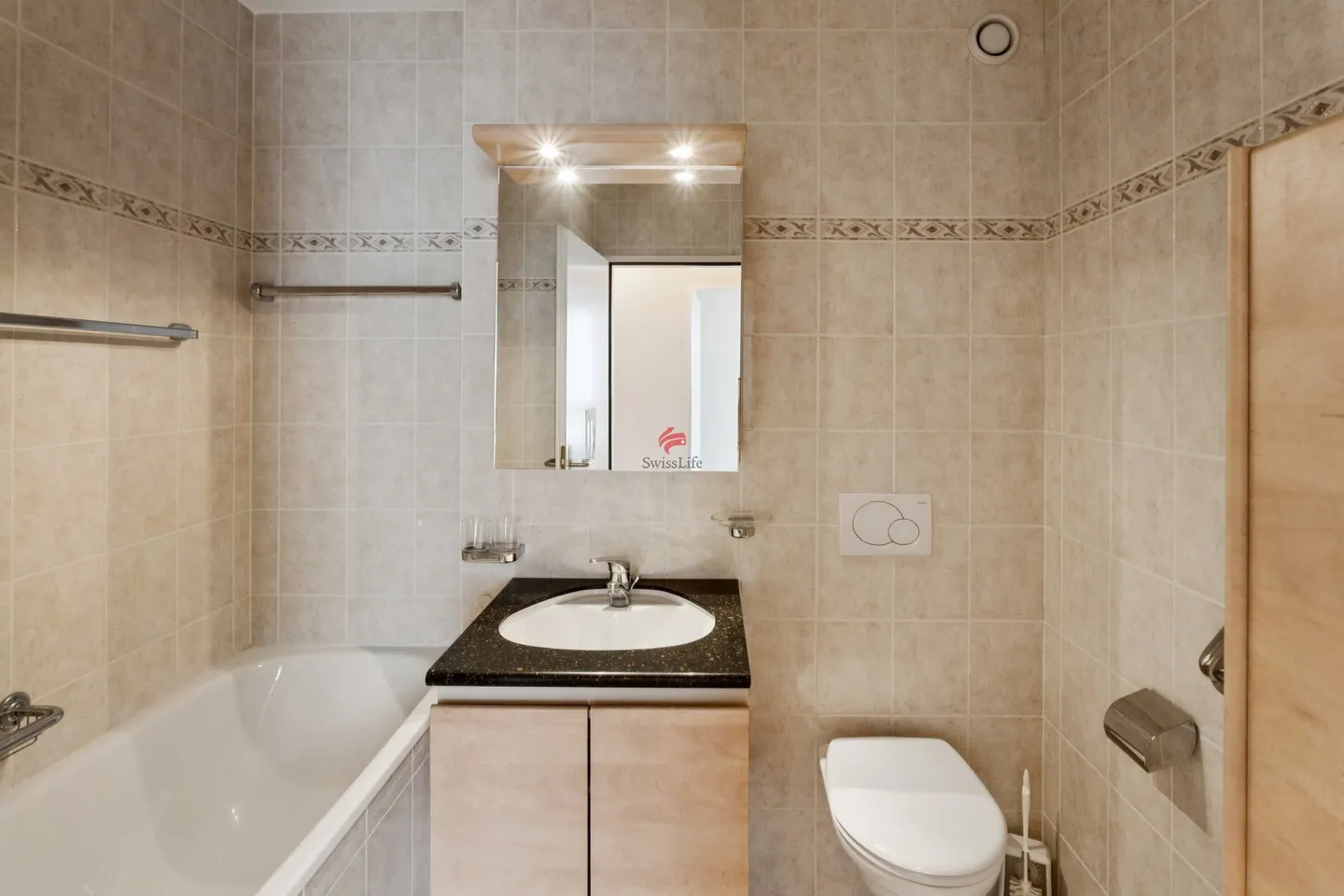 Spacious 5-Room Apartment - Photo 12 of 13