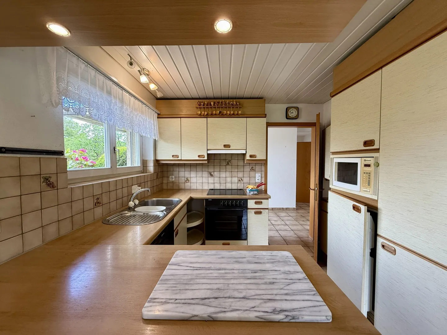 Casa unifamiliare indipendente con potenziale - situata in una zona tranquilla e immediatamente disponibile - Foto 5 di 17