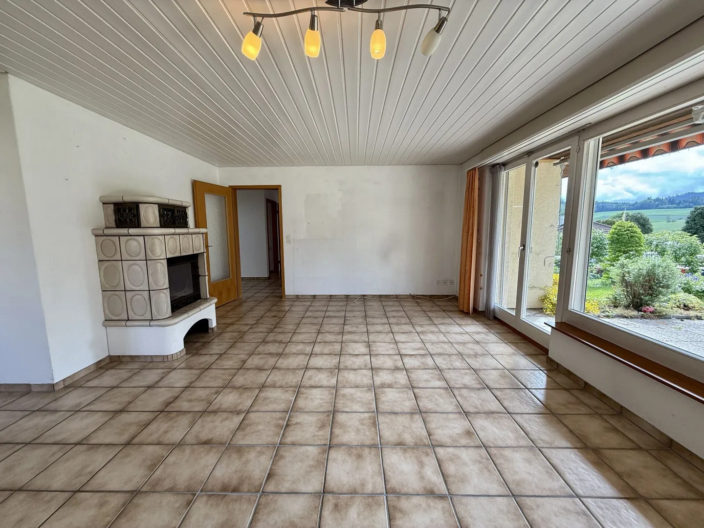 Casa unifamiliare indipendente con potenziale - situata in una zona tranquilla e immediatamente disponibile - Foto 6 di 17