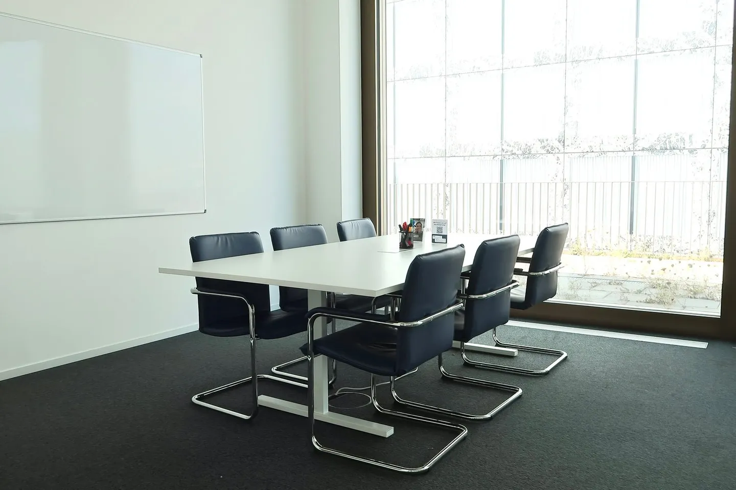 Spazio ufficio e commerciale moderno con ampia terrazza - Foto 3 di 8