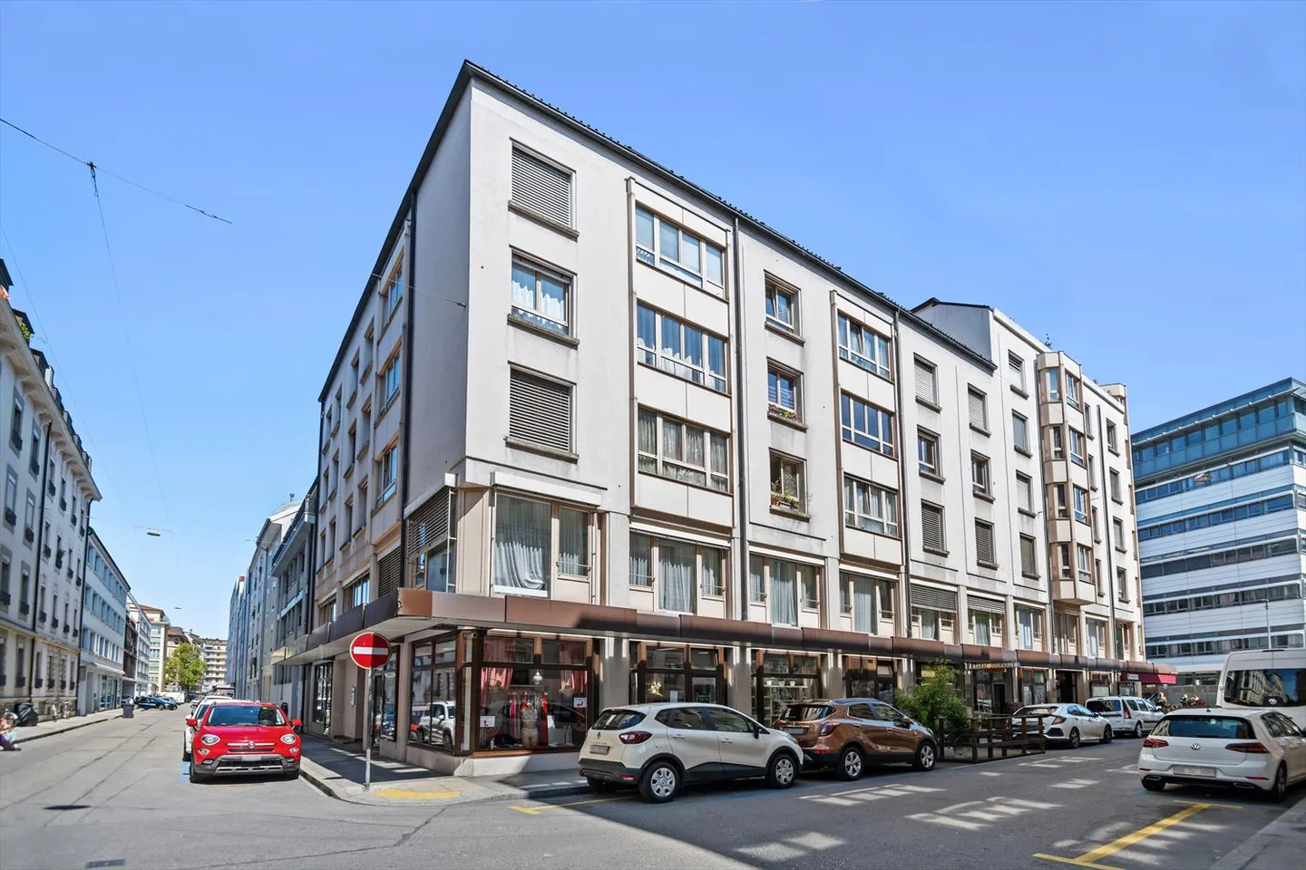 Profitez de belles terrasses dans le quartier de Plainpalais - Photo 1 sur 3