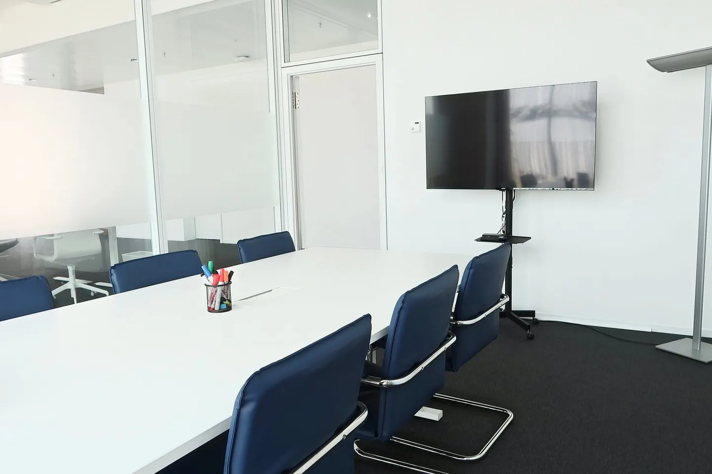 Spazio ufficio e commerciale moderno con ampia terrazza - Foto 6 di 8