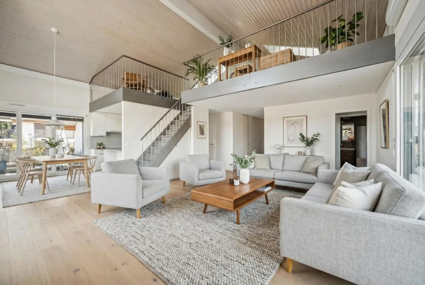 Price Reduction: Duplex Apartment with 5 Rooms in the Heart of Terre-Sainte (VD) - Photo 1 of 11