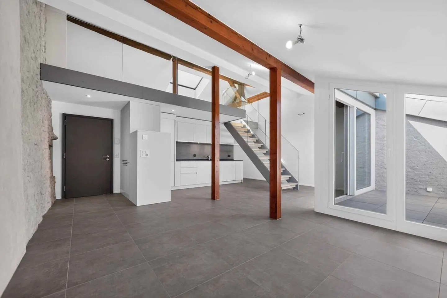 Duplex with character and mezzanine - Photo 1 of 10