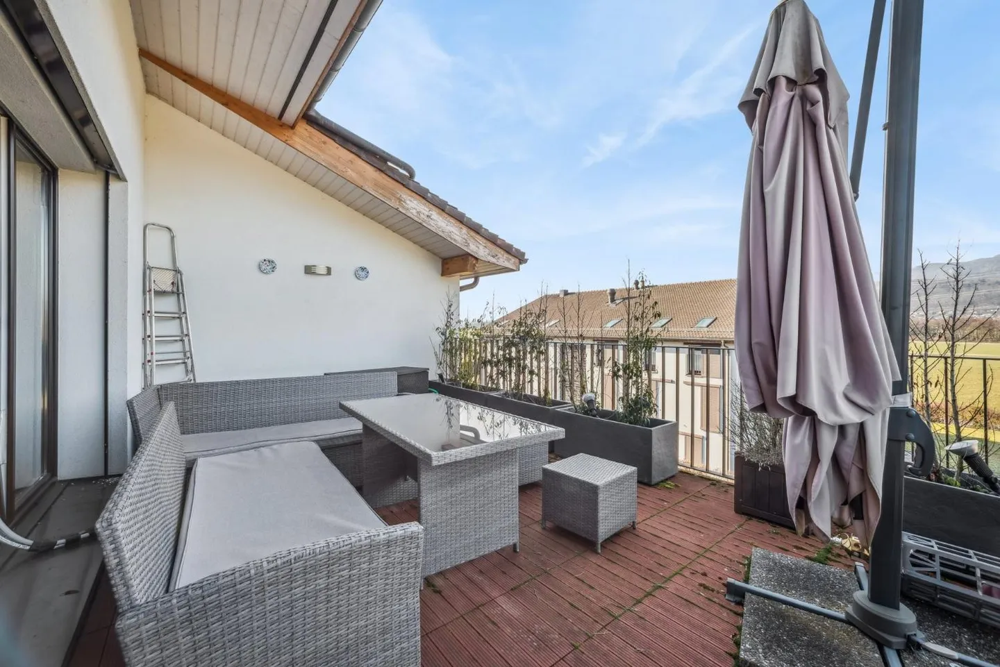 Price Reduction: Duplex Apartment with 5 Rooms in the Heart of Terre-Sainte (VD) - Photo 11 of 11