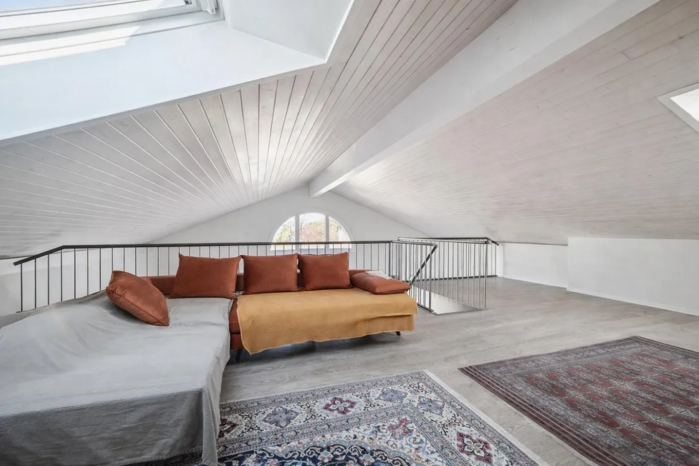 Price Reduction: Duplex Apartment with 5 Rooms in the Heart of Terre-Sainte (VD) - Photo 7 of 11