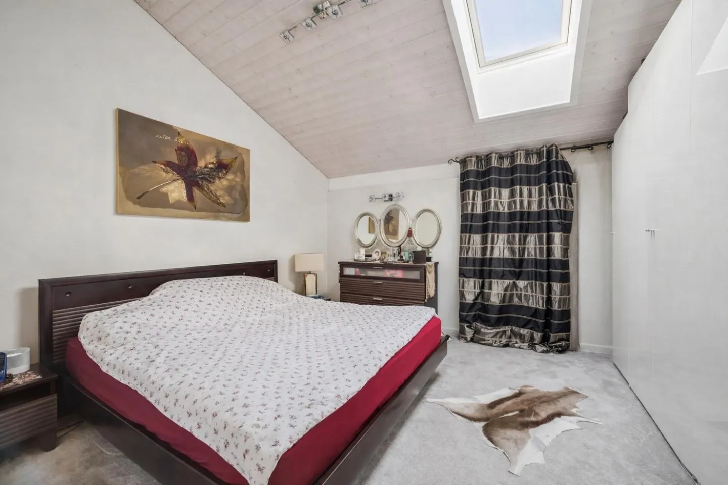 Price Reduction: Duplex Apartment with 5 Rooms in the Heart of Terre-Sainte (VD) - Photo 8 of 11