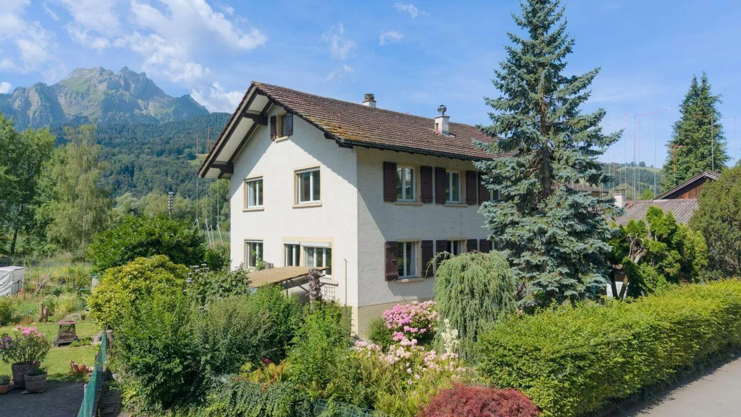 Haus mit vielfältigem Potenzial in Seenähe - Foto 1 von 12