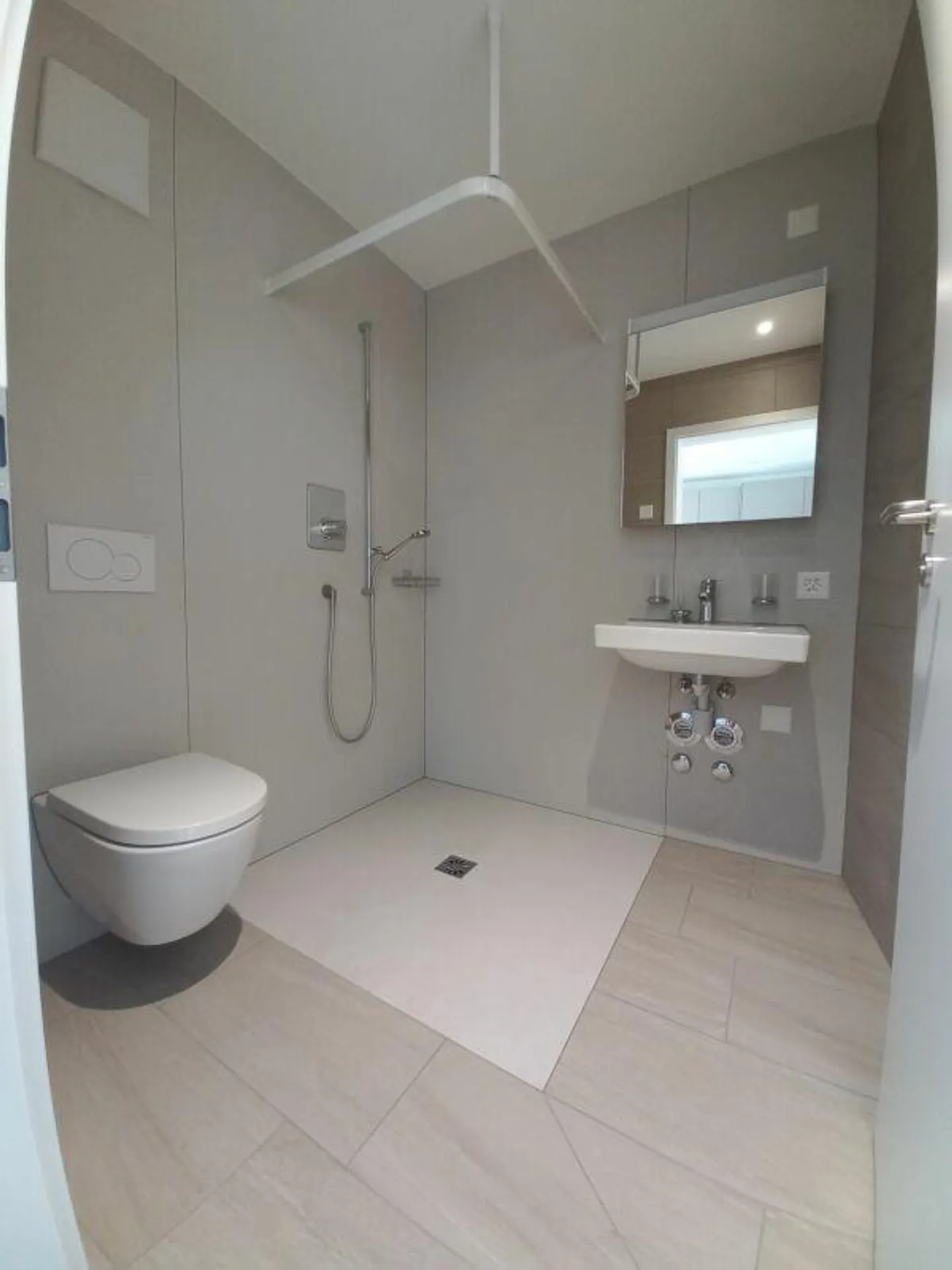 Bright 2-Room Apartments in Prime Location - Photo 4 of 5