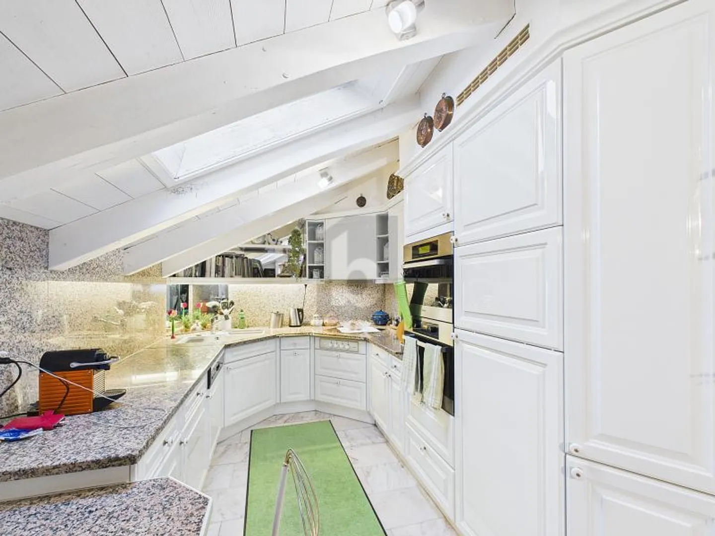 Top Floor 4.5 Rooms - Photo 3 of 6