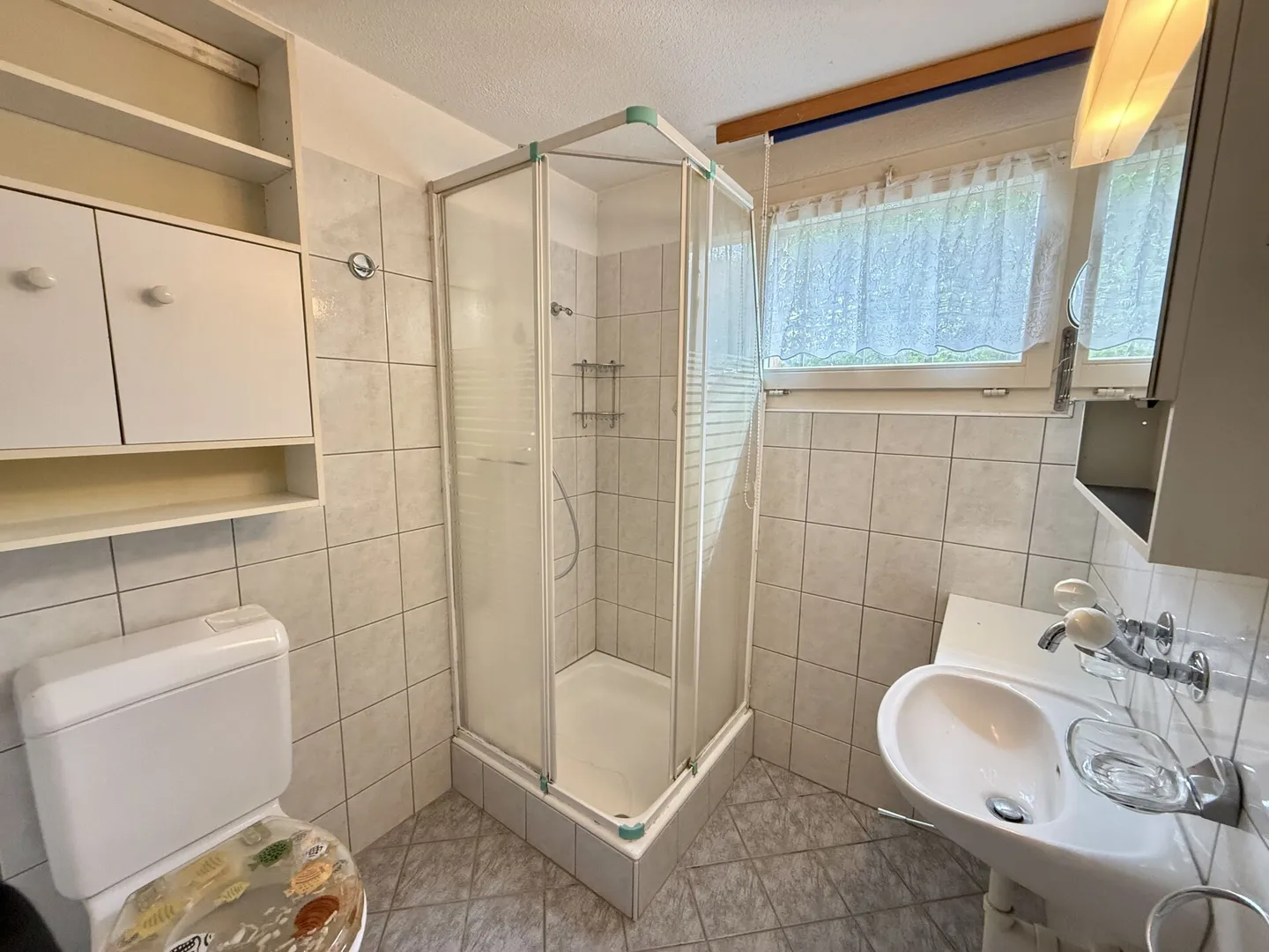 Casa unifamiliare indipendente con potenziale - situata in una zona tranquilla e immediatamente disponibile - Foto 13 di 17