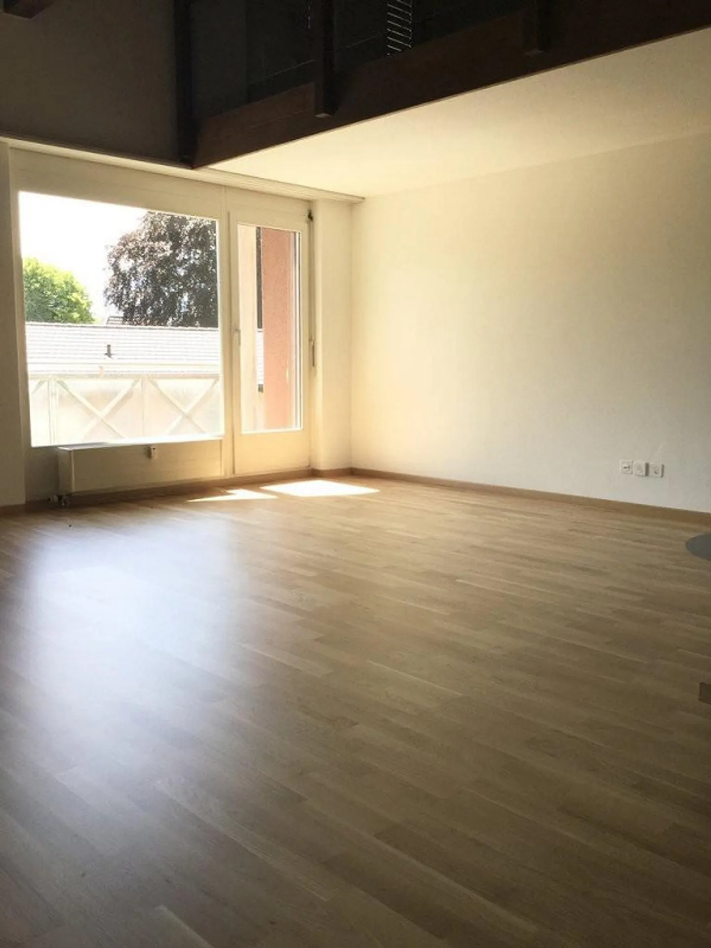 Appartement confortable de 2,5 pièces avec deux espaces de sièges - Photo 4 sur 5