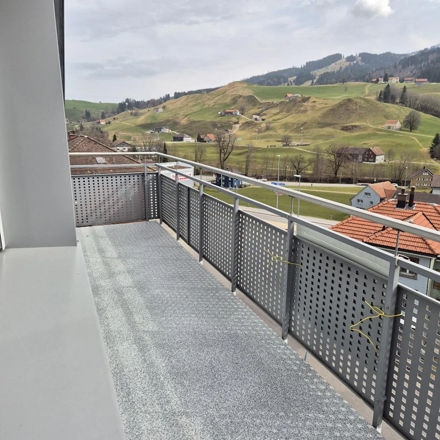 Appartamento spazioso di 4,5 stanze completamente ristrutturato con grande stanza hobby - Foto 6 di 10