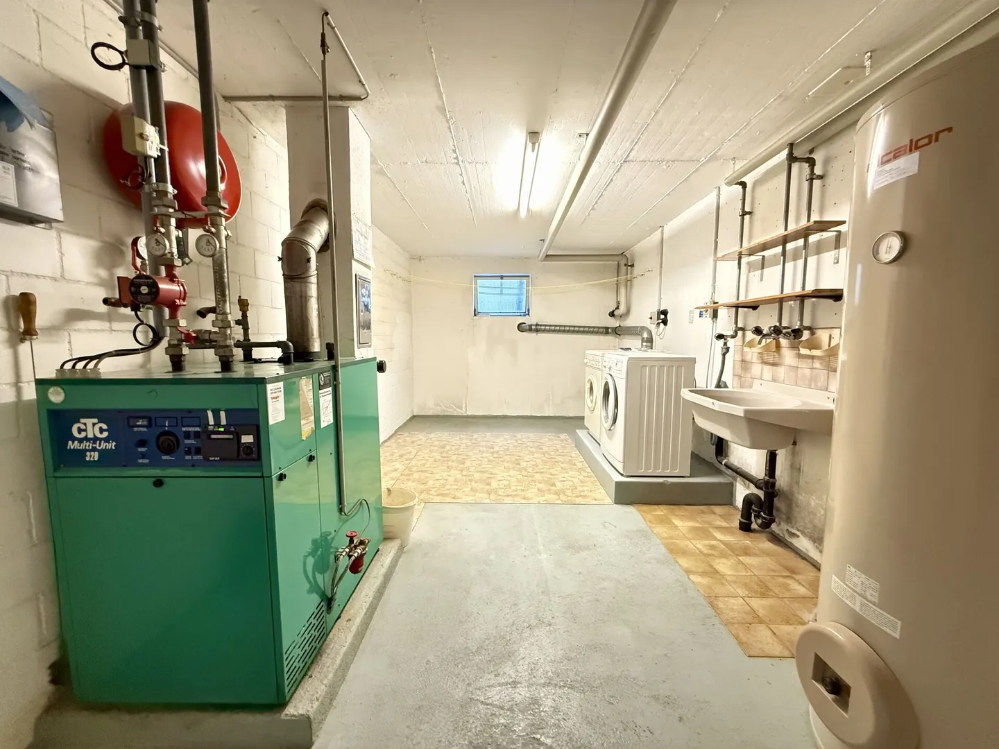 Casa unifamiliare indipendente con potenziale - situata in una zona tranquilla e immediatamente disponibile - Foto 15 di 17