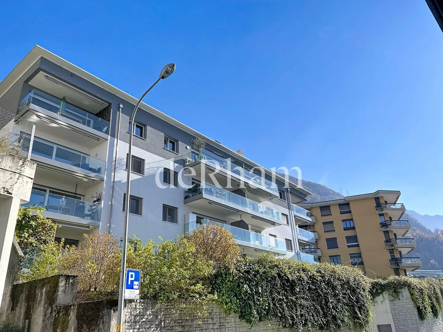 Sunny Apartment with Lake View - Photo 5 of 9