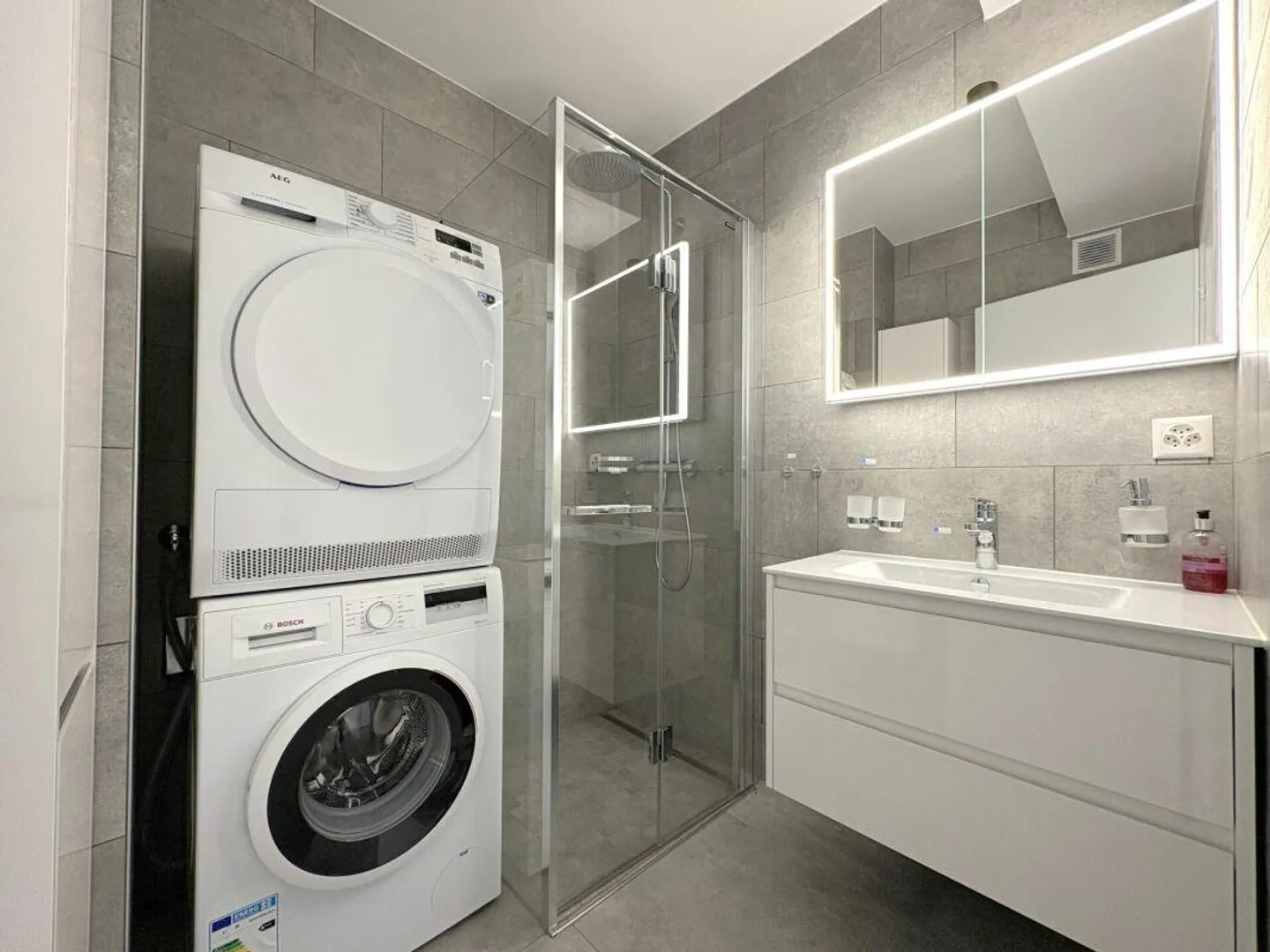 ASCONA - splendid holiday apartment 2.5 rooms completely renovated - Photo 6 of 7