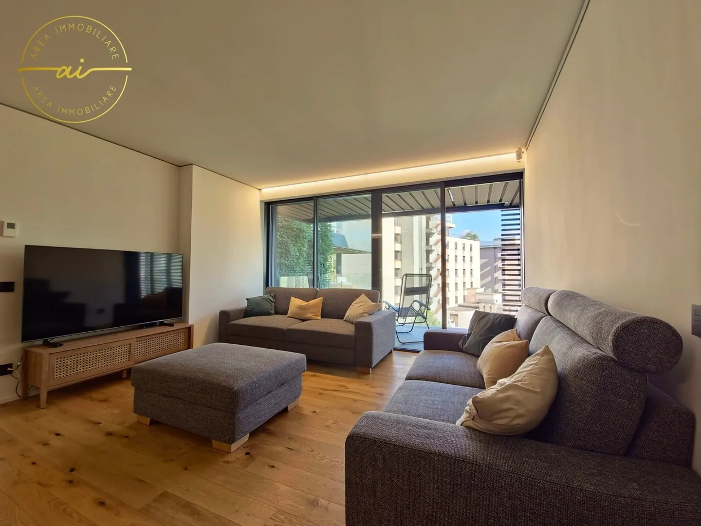RAFFINATO APPARTAMENTO DI 3.5 LOCALI CON TERRAZZA A PARADISO - Foto 5 di 13
