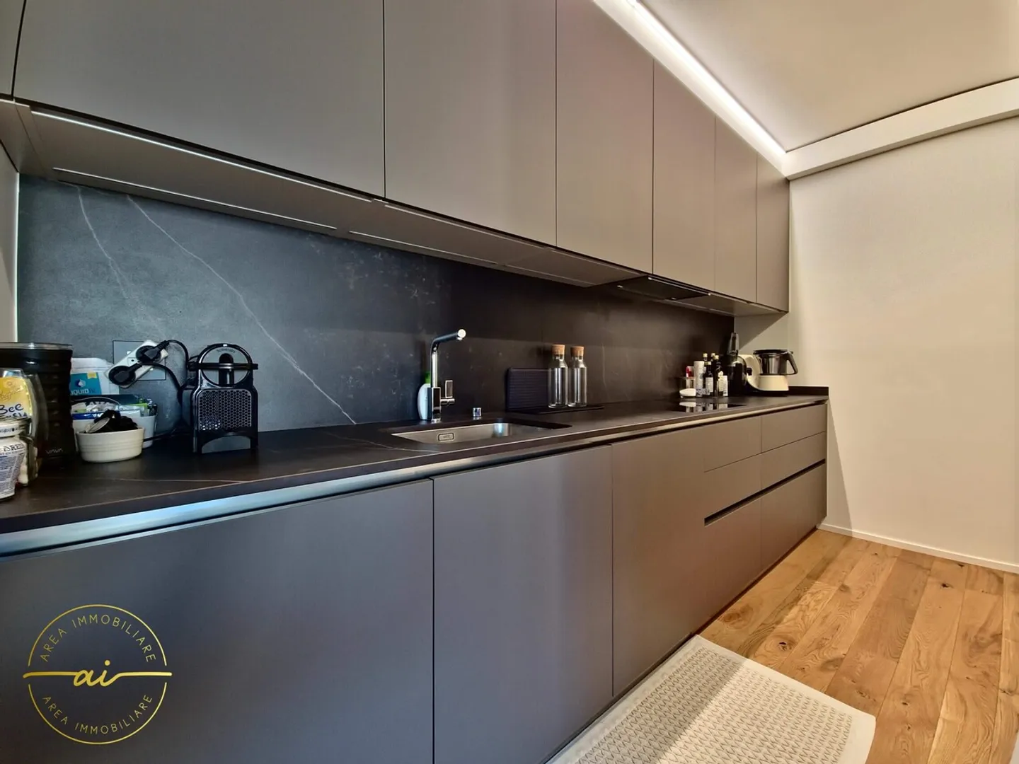 RAFFINATO APPARTAMENTO DI 3.5 LOCALI CON TERRAZZA A PARADISO - Foto 7 di 13