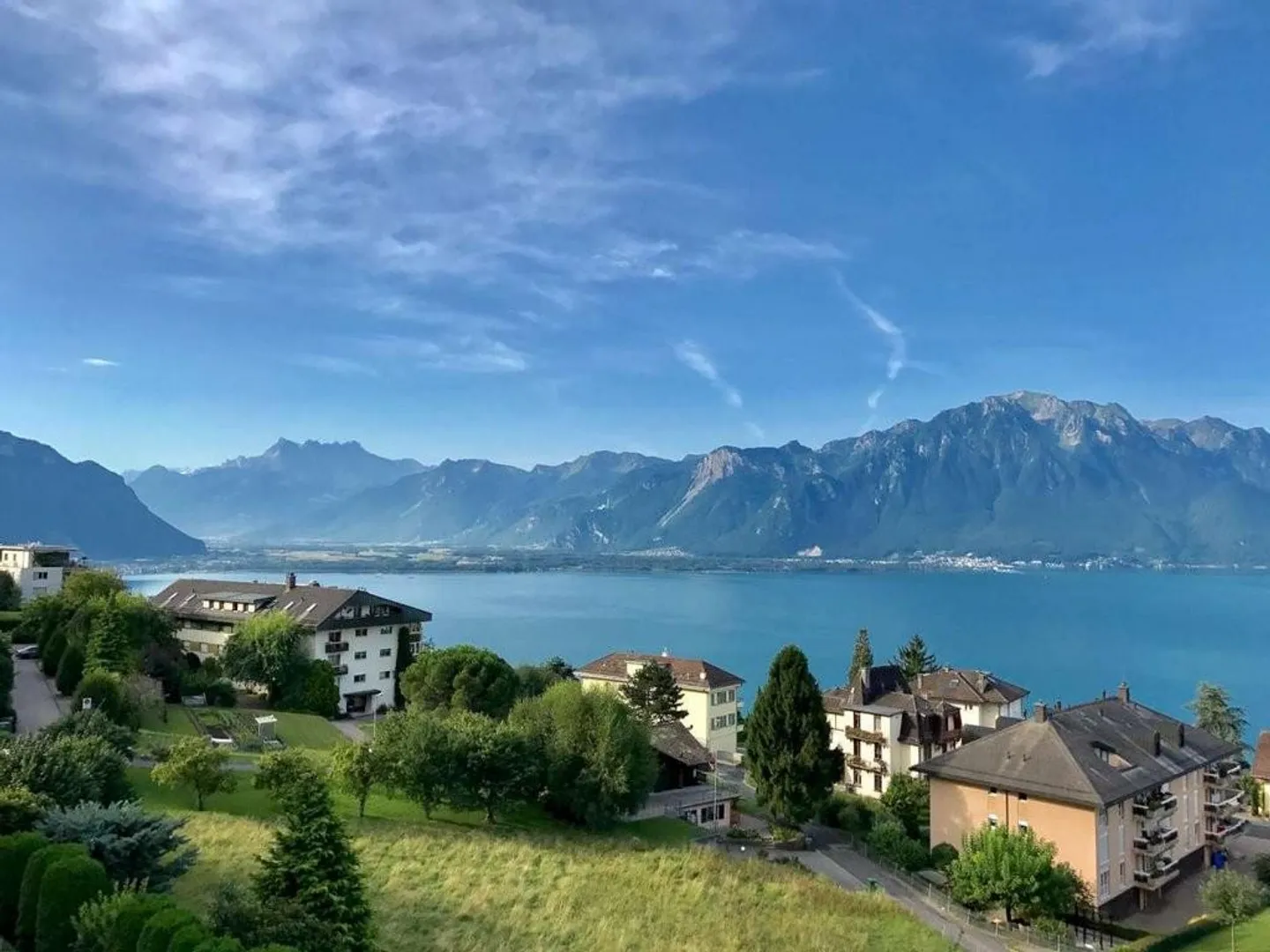 Logement de 2 pièces avec magnifique vue sur le lac ! - Foto 1 von 7
