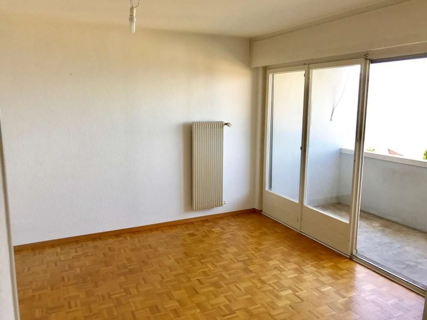 Logement de 2 pièces avec magnifique vue sur le lac ! - Foto 2 von 7