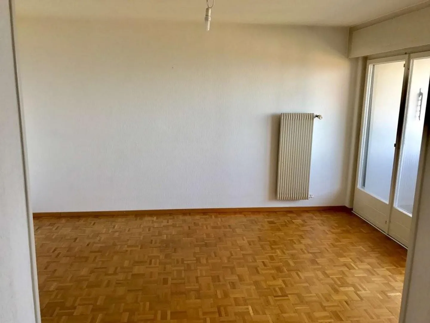 Logement de 2 pièces avec magnifique vue sur le lac ! - Foto 3 von 7