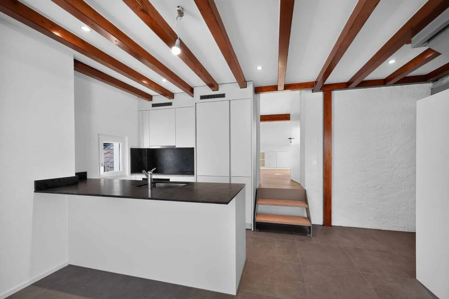 Magnificent duplex with mezzanine and exposed beams - Photo 2 of 8