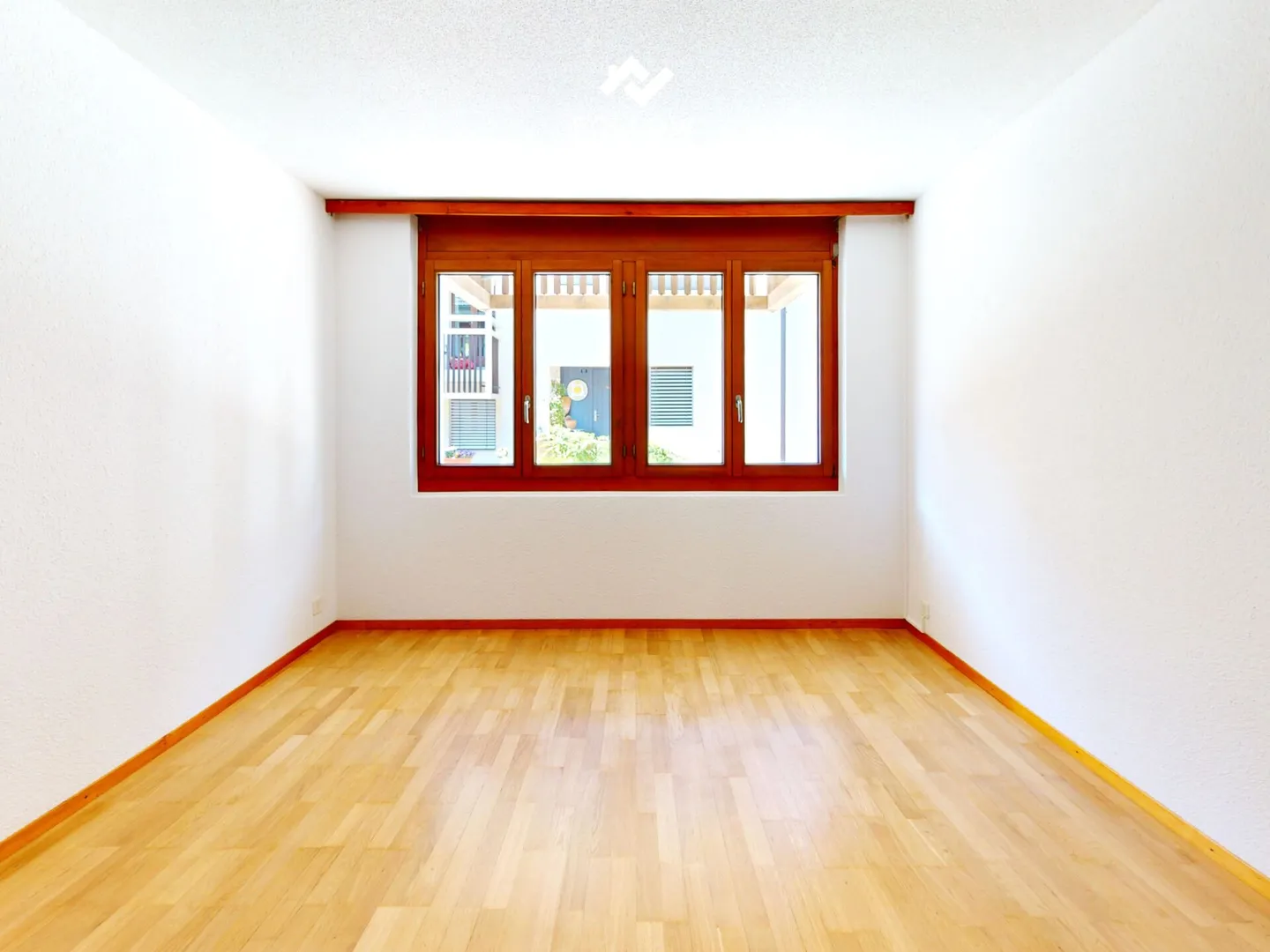 Cozy and partially renovated 2.5 room apartment with garden seating area - Photo 7 of 11