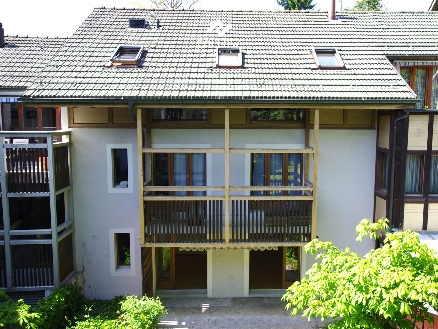 Cozy and partially renovated 2.5 room apartment with garden seating area - Photo 10 of 11