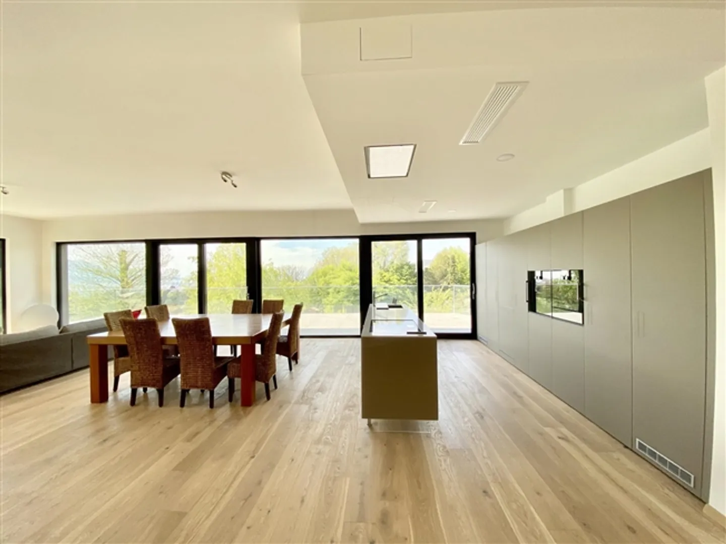 Stunning house of 370 m2 living space with breathtaking views of Lake Léman. - Photo 7 of 12