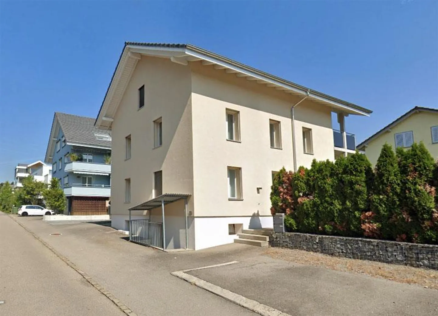 Interessante casa plurifamiliare con potenziale - Foto 1 di 8