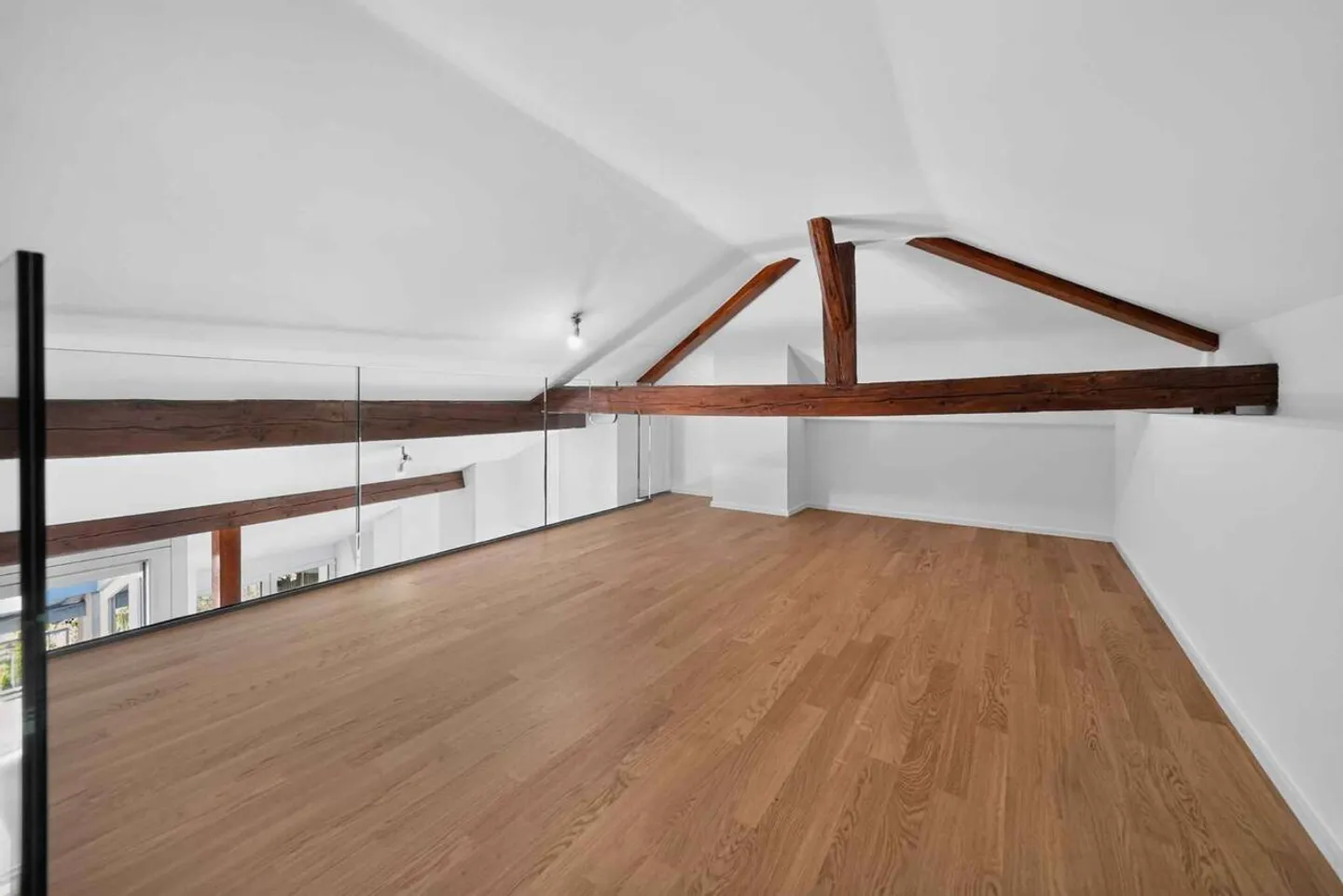 Magnificent duplex with mezzanine and exposed beams - Photo 6 of 8