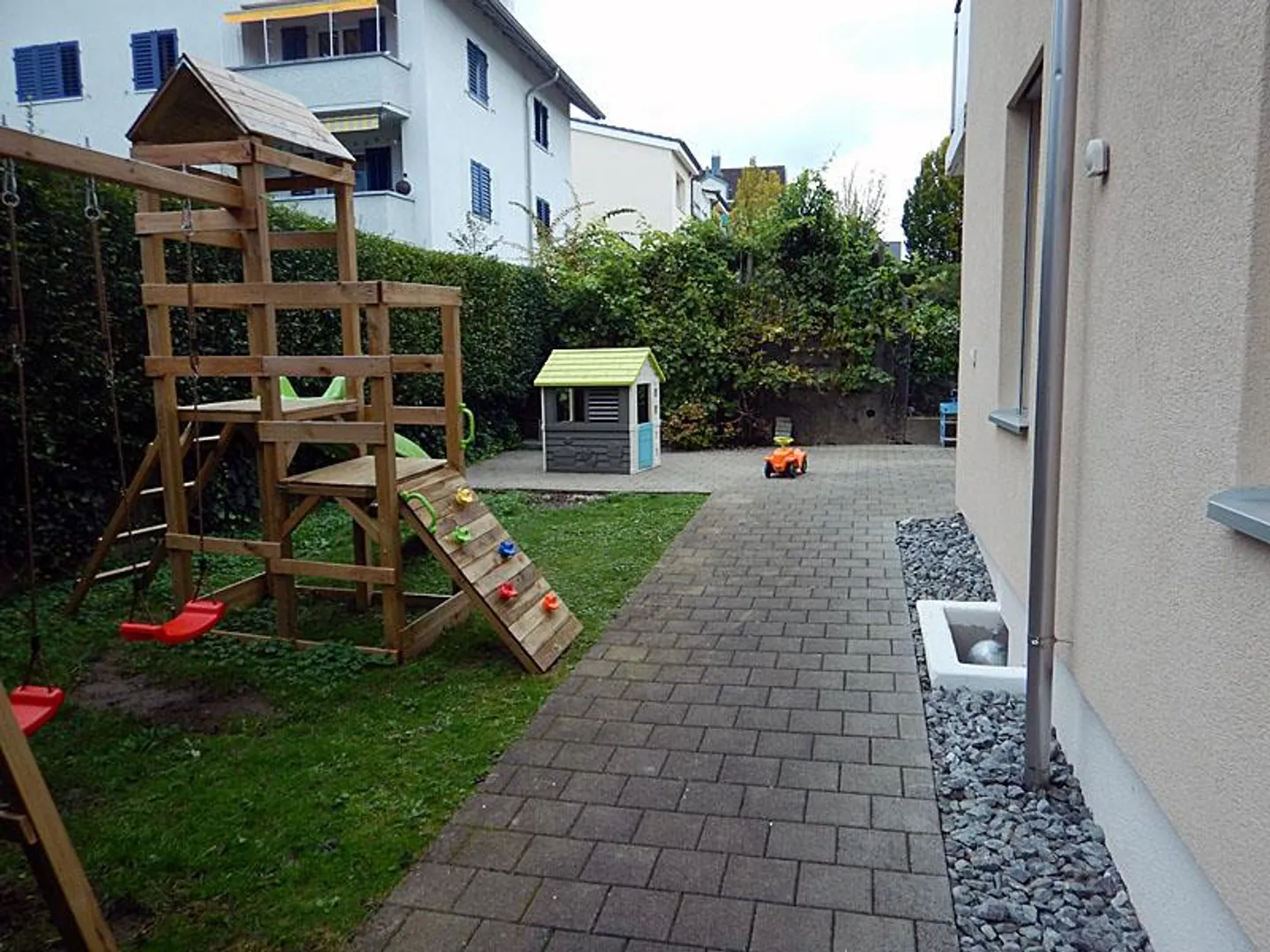 Interessante casa plurifamiliare con potenziale - Foto 2 di 8