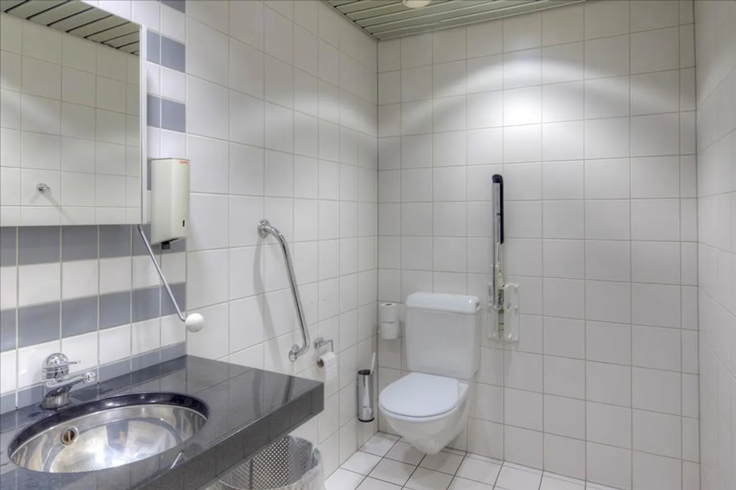 Geräumiger Lagerraum - Foto 6 von 7