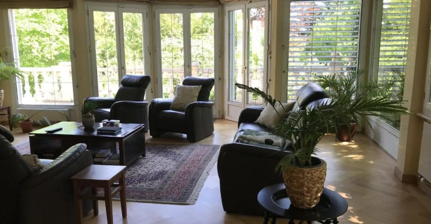 Villa rénovée avec jardin - Photo 4 sur 12