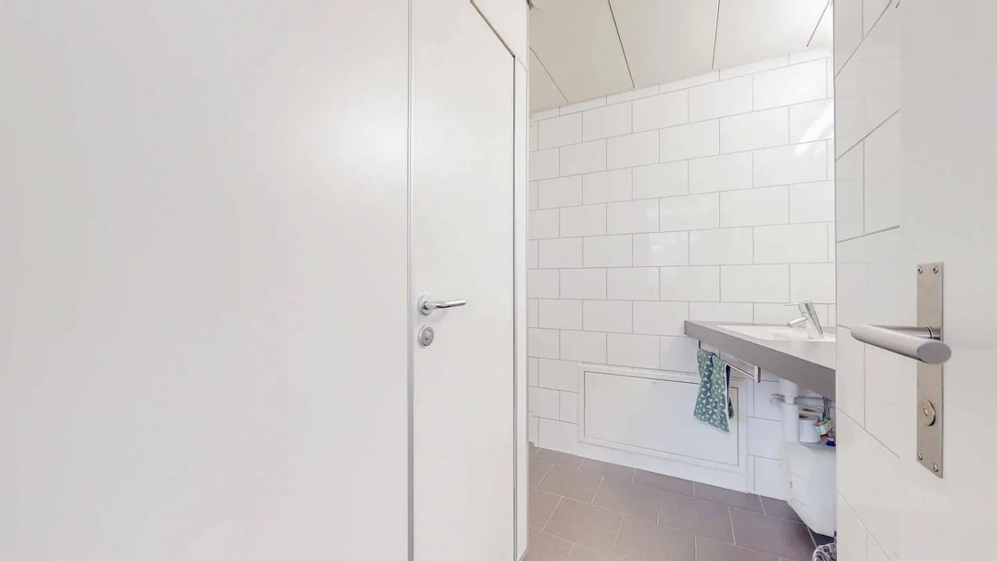 Spazio ufficio moderno cerca nuovo inquilino - Foto 7 di 8