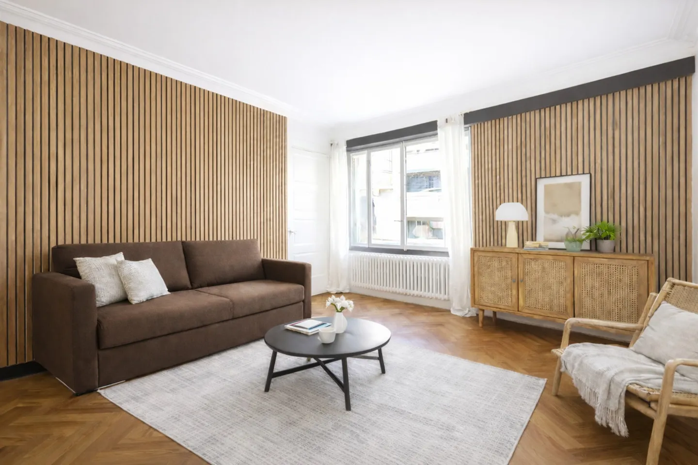 Charming Apartment with Lake View - Photo 3 of 7